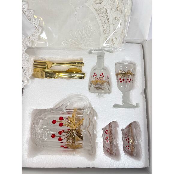 American Girl PC Samantha VICTORIAN LEMONADE SET Mosser Glass Tablecloth Napkins - Picture 4 of 11